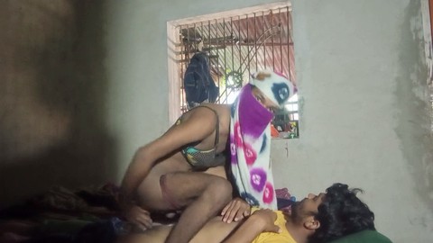 Stupenda ladyboy con un pene enorme mostra le sue abilità