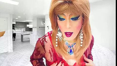 La principessa transgender Niclo incanta con la sua trucco sexy mozzafiato