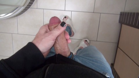 El travesti salvaje Heelex se excita antes del próximo paseo nocturno