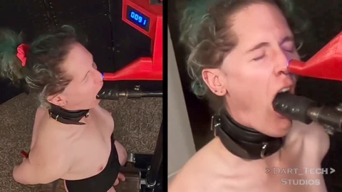 Hübsche Transgender-Schönheit genießt und stöhnt auf der Cock Counter Blowjob-Maschine